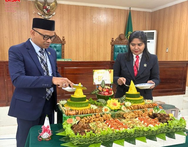 PEMOTONGAN TUMPENG HUT MA RI 19082025 1A 640x500